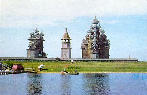 1970. Kizhin pogosta. Pokrovan kirkko, 1764. Kellotapuli, 1874. Preobrazhenskin tuomiokirkko, 1714