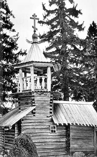 1968. Chapel of the village of Poduelniki near Kizhi. XIX