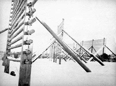 1943. Sheaf-hanger