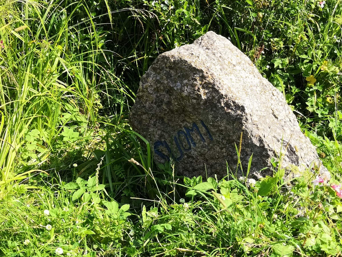 Июль 2019 года. Пограничный камень в деревне Погранкондуши