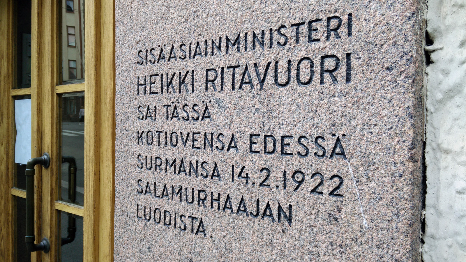 8. joulukuuta 2002. Suomen sisäasiainministeri Heikki Ritavuoren murhapaikka
