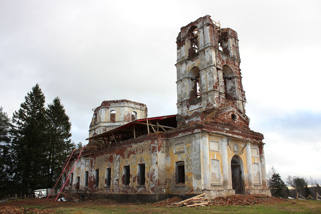 Ноябрь 2020 года. Тулема. Руины православной церкви