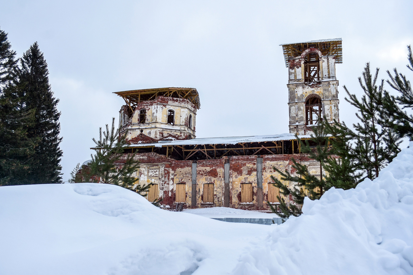 March 25, 2022. Tulema. Ruins of the orthodox church