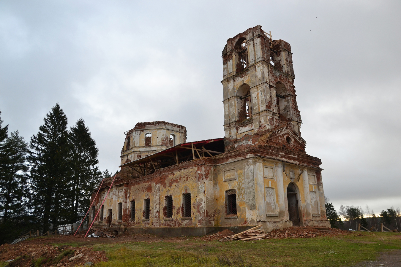 November 4, 2020. Tulema. Ruins of the orthodox church