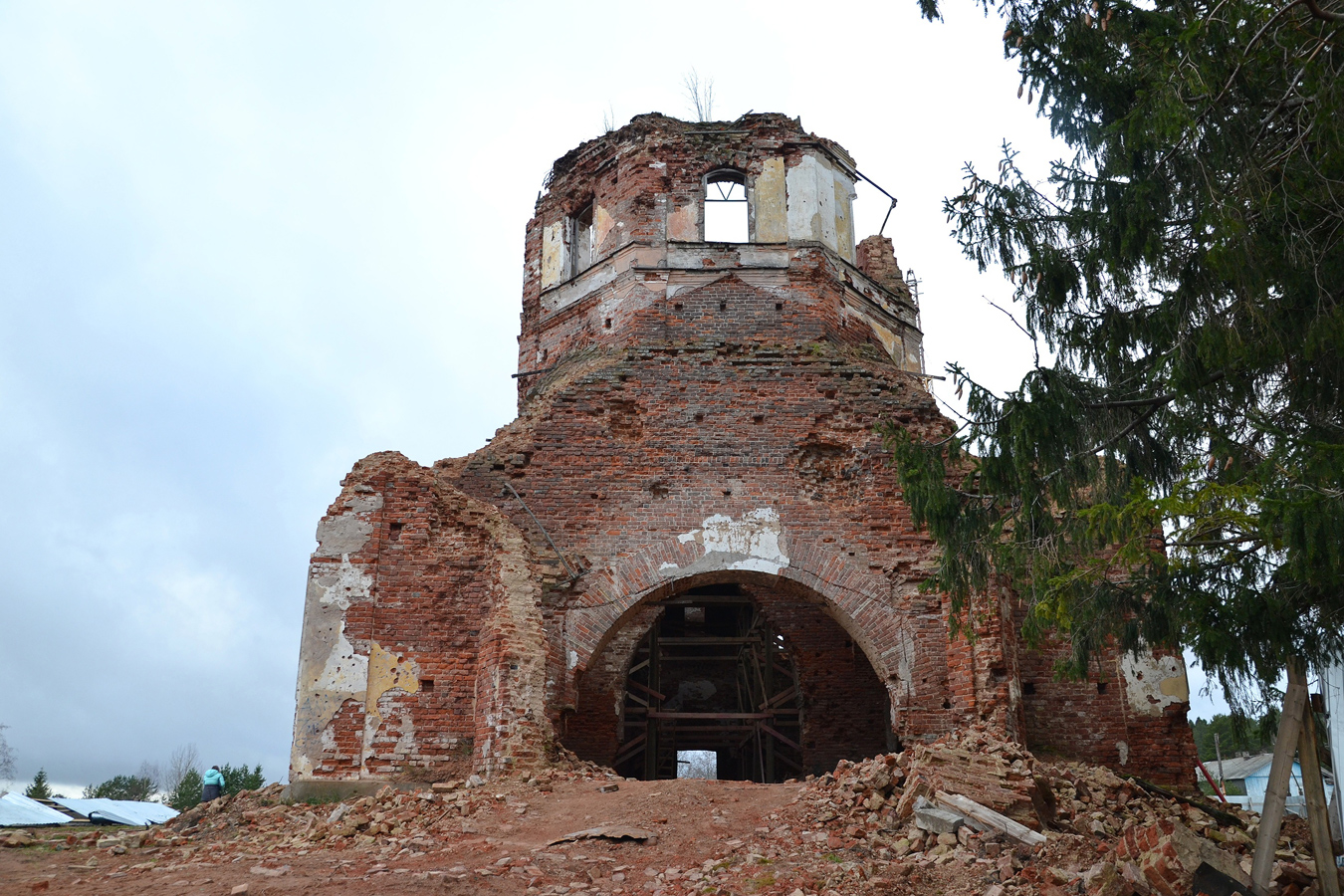 November 4, 2020. Tulema. Ruins of the orthodox church