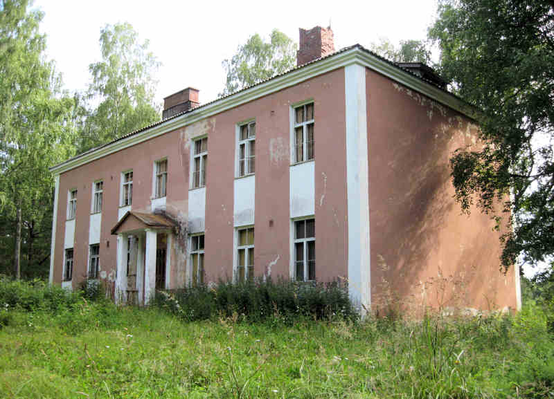 August 3, 2012. Uusikylä. Former Popular School