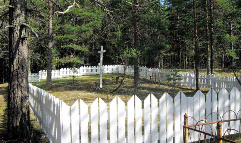 5 августа 2012 года. Иля-Ууксу. Место, где располагались могилы героев 1939-1944 годов