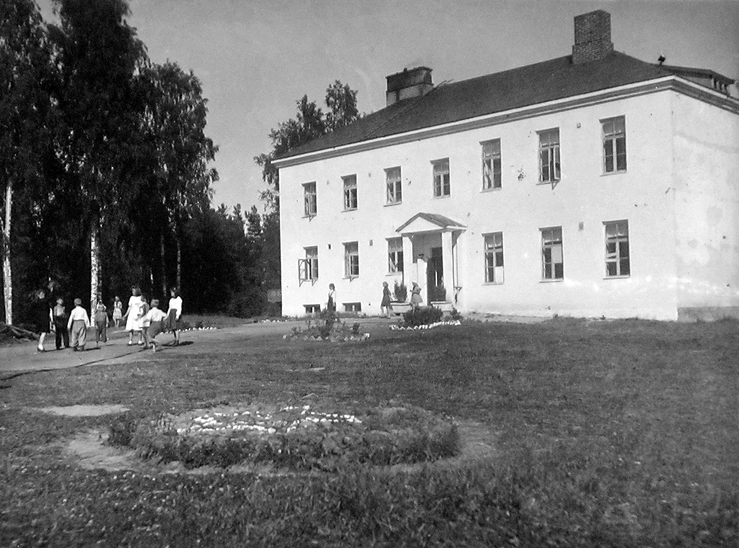 1960's. Uusikylä. Former Popular School