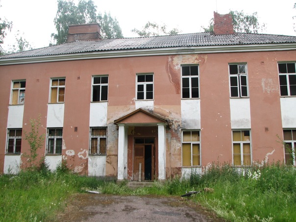 Early 2010's. Uusikylä. Former Popular School