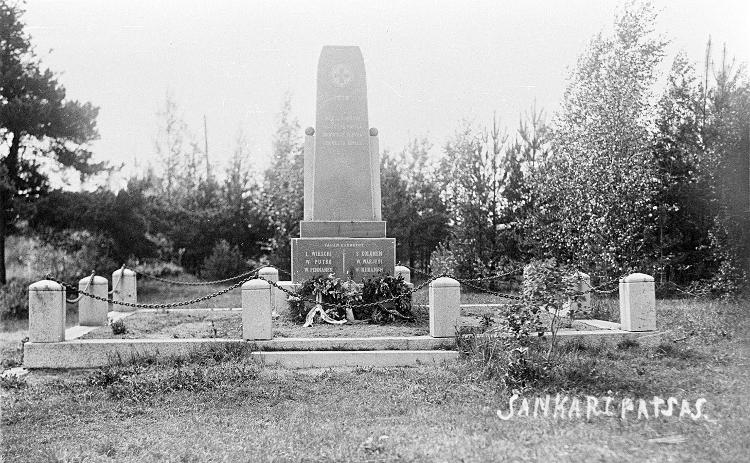 1938 год. Тулема. Монумент героям 1918 года на братской могиле на православном кладбище