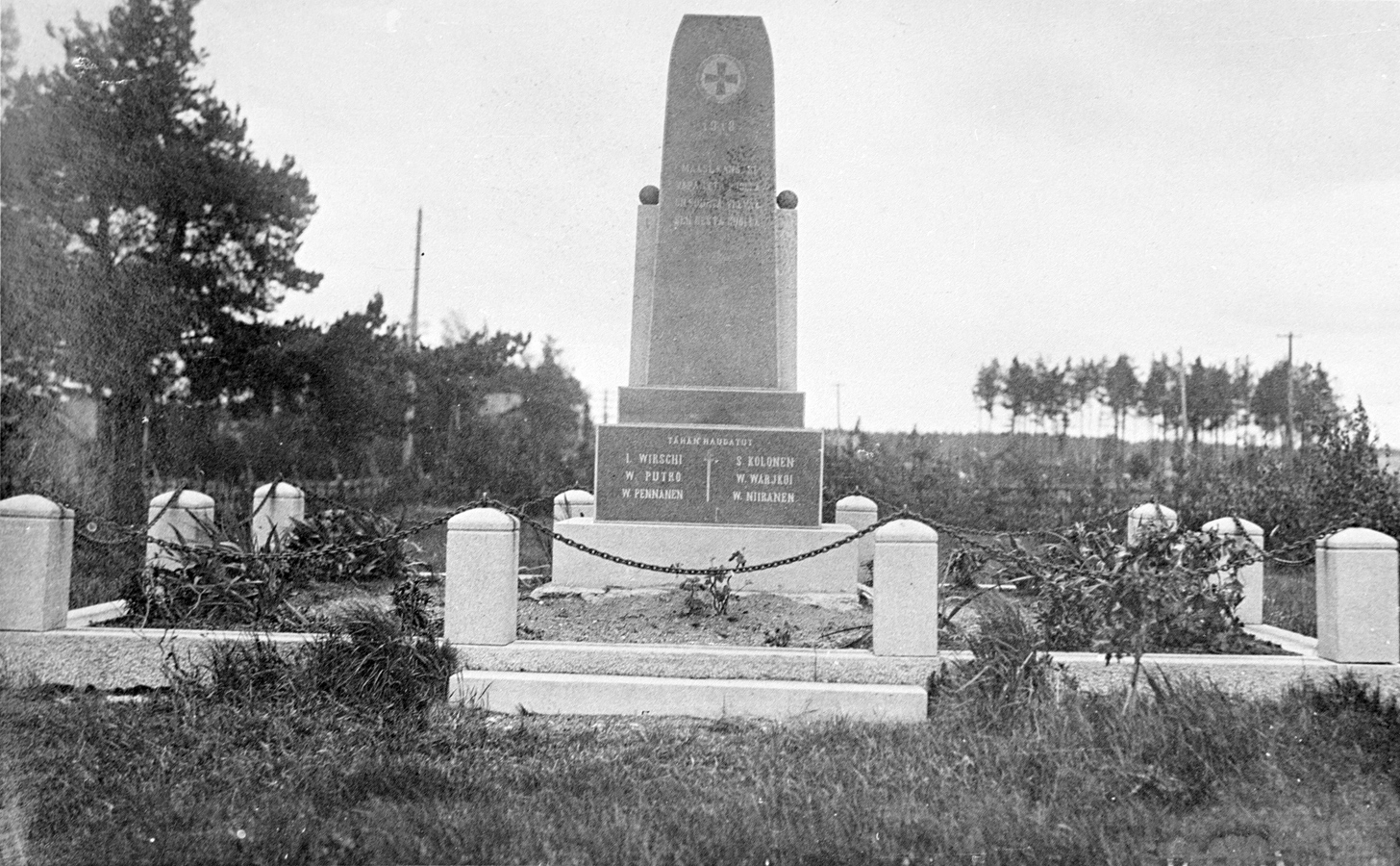 1920's. Tulema. Monument to the heroes of 1918 on the mass grave in the Orthodox cemetery