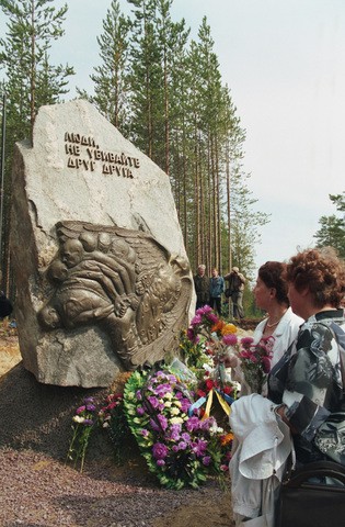 22. elokuuta 1998. Monumentin paljastaminen