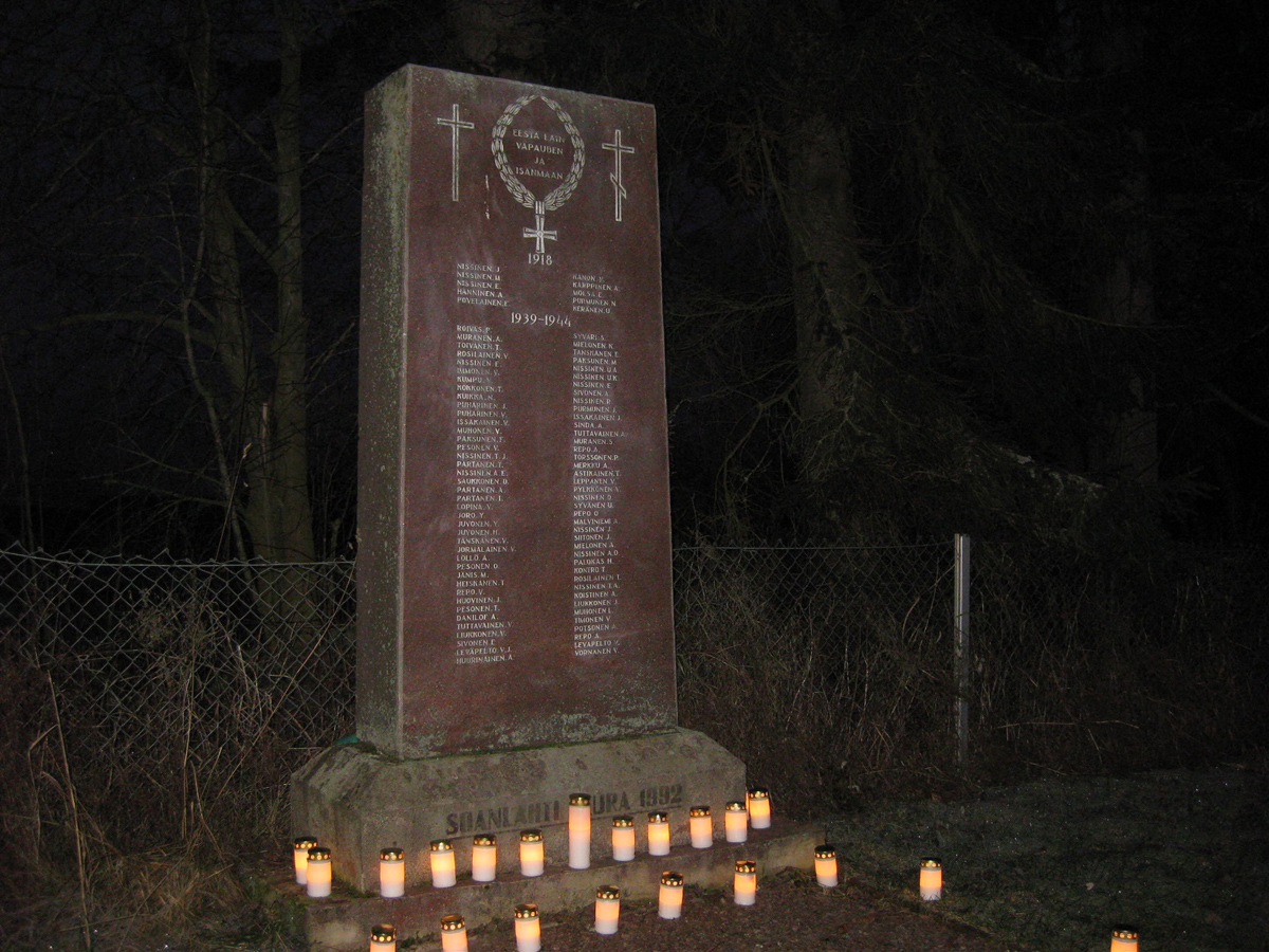 6 декабря 2009 года. Монумент героям 1918 и 1939-1944 годов