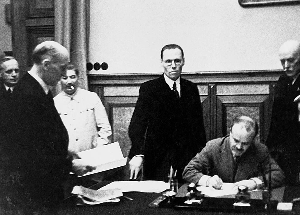 23. elokuuta 1939. Moskova. Saksan valtakunnan ja SNTL:n välisen hyökkäämättömyyssopimuksen allekirjoittaminen