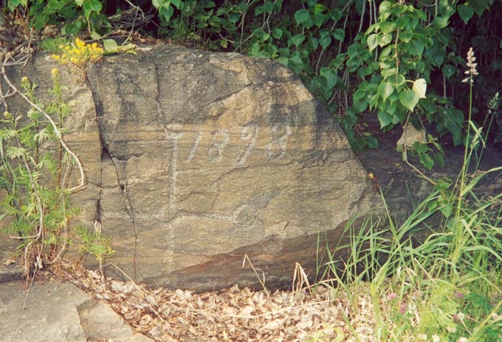2003 год. Яблочный крест на прибрежной скале