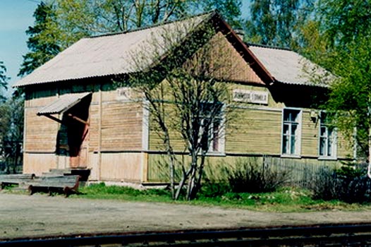 12. toukokuuta 2002. Loimola. Rautatieasema