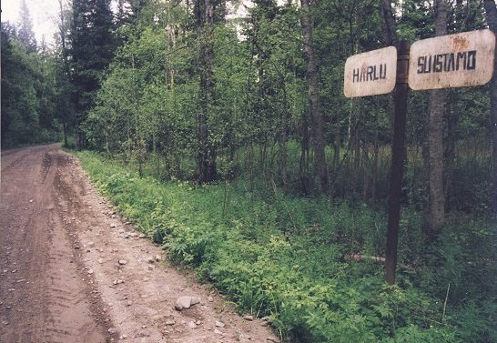 Июнь 2001 года. Старый финский дорожный указатель