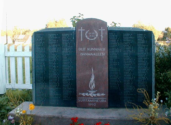 2002 год. Памятник воинам 1939-1944 годов