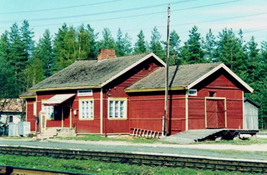 12. toukokuuta 2002. Roikonkoski. Rautatieasema