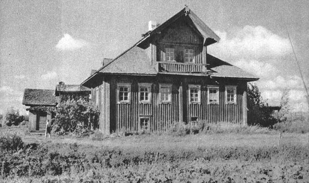 1930's. Player of kantele Vanja Tallaknen's building