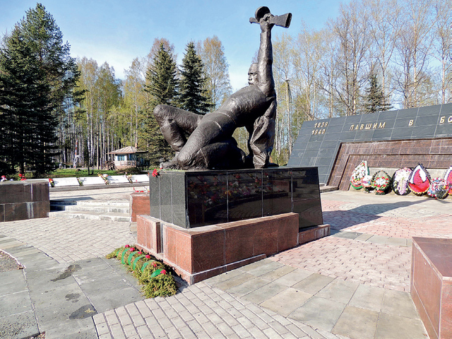 Начало 2010-х годов. Памятник советским воинам