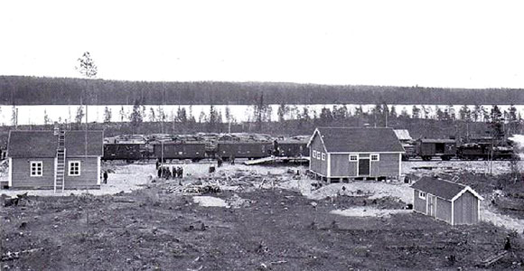 1930's. Naistenjärvi railway station