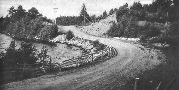 1930's. Riverside road