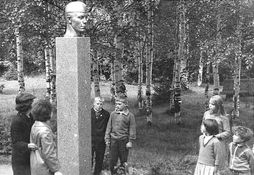 1990's. Monument to Petr Tikiläinen