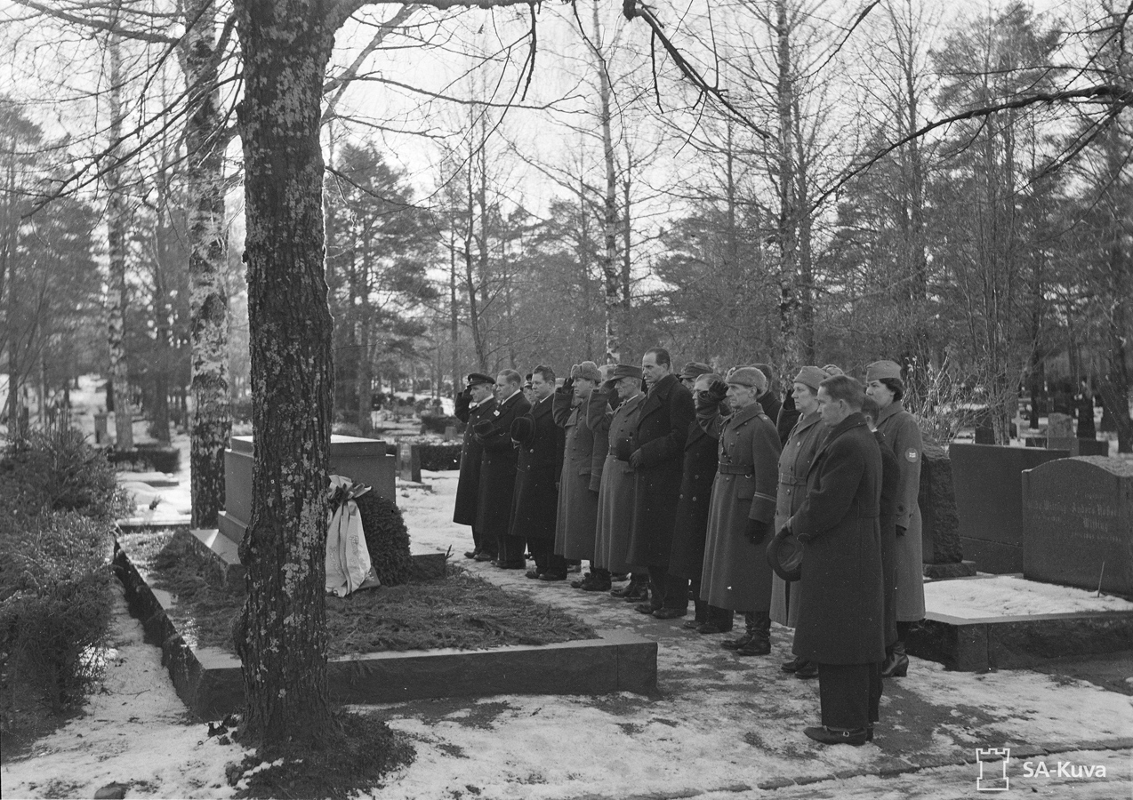 6 декабря 1943 года. Надгробие павшим в Олонецком походе