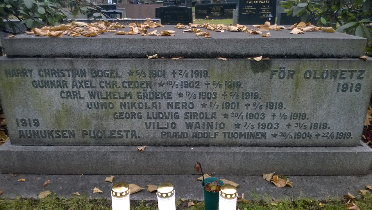 Ноябрь 2015 года. Надгробие павшим в Олонецком походе