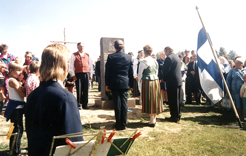 9. elokuuta 1992. Vanhan kirkon muistomerkin paljastus
