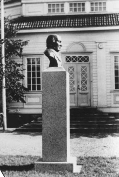 1930's. Monument to Nils Ludvig Arppe