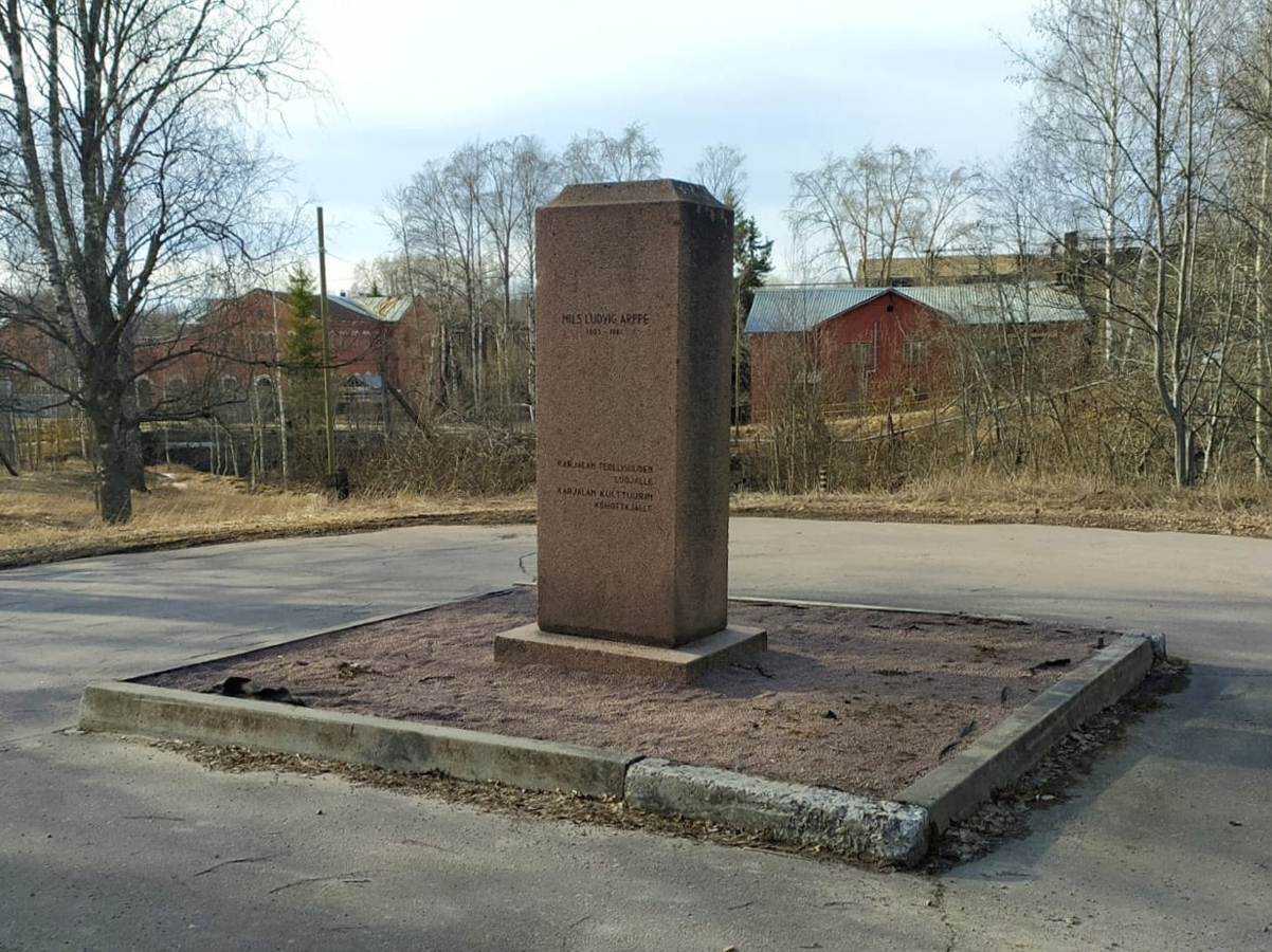 8 апреля 2020 года. Памятник Нильсу Людвигу Арппе