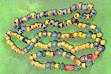 Ожерелье из сердоликовых и стеклянных бус