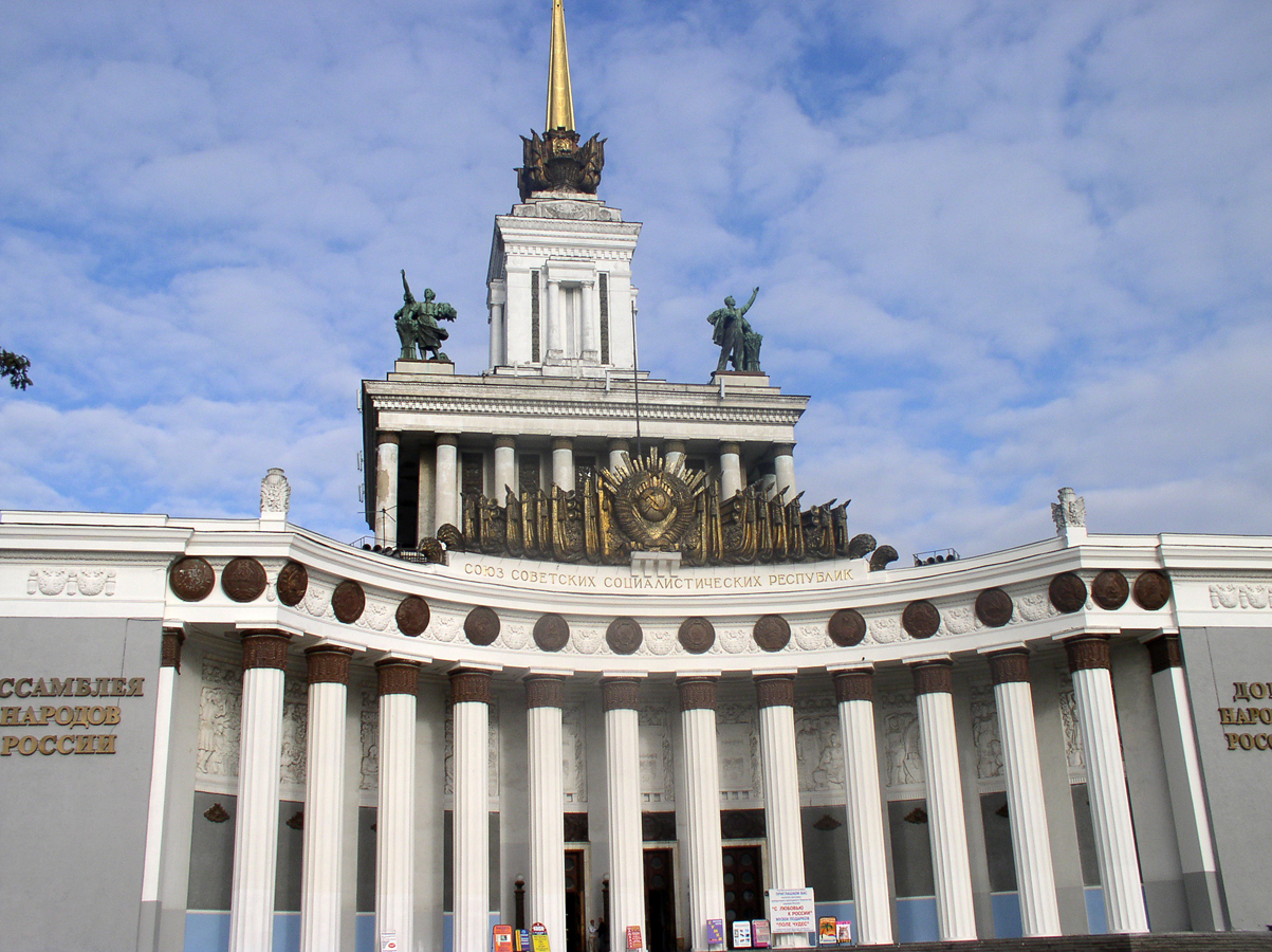 September 25, 2005. The Coat of Arms of the Karelian-Finnish SSR in the Central Pavilion of the All-Russia Exhibition Centre, facade from the side of the main entrance