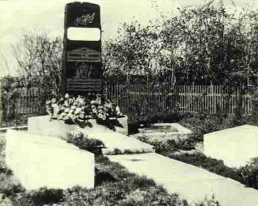 1992. Veshkelitsa. The common grave of the Soviet soldiers