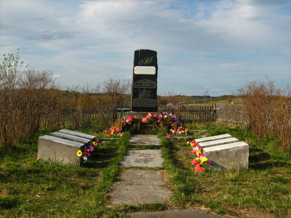 Early 2000's. Veshkelitsa. The common grave of the Soviet soldiers