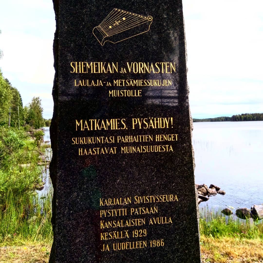 Август 2019 года. Копия памятника рунопевцам из Толваярви