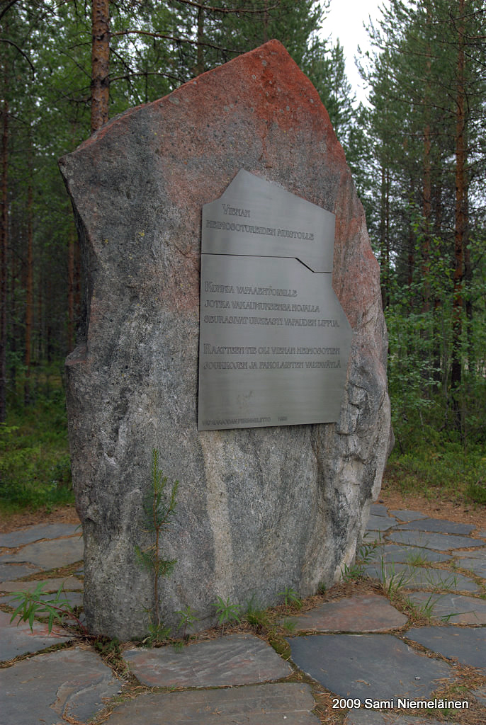 2009. Monument to the warrior-liberators and the refugees from the White Sea Karelia