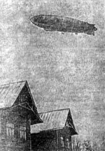 February 6, 1938. The USSR-V6 "Osoavoakhim" over the building of "Karelian Timber"